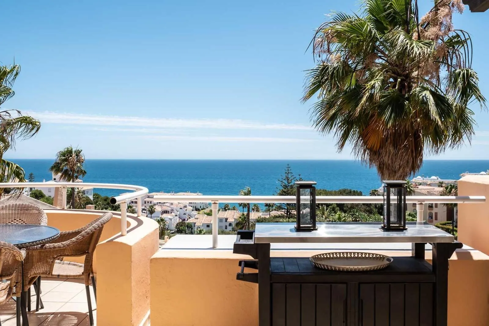 Malibu Mansions By The Beach By Alfresco Stays El Faro Lägenhet